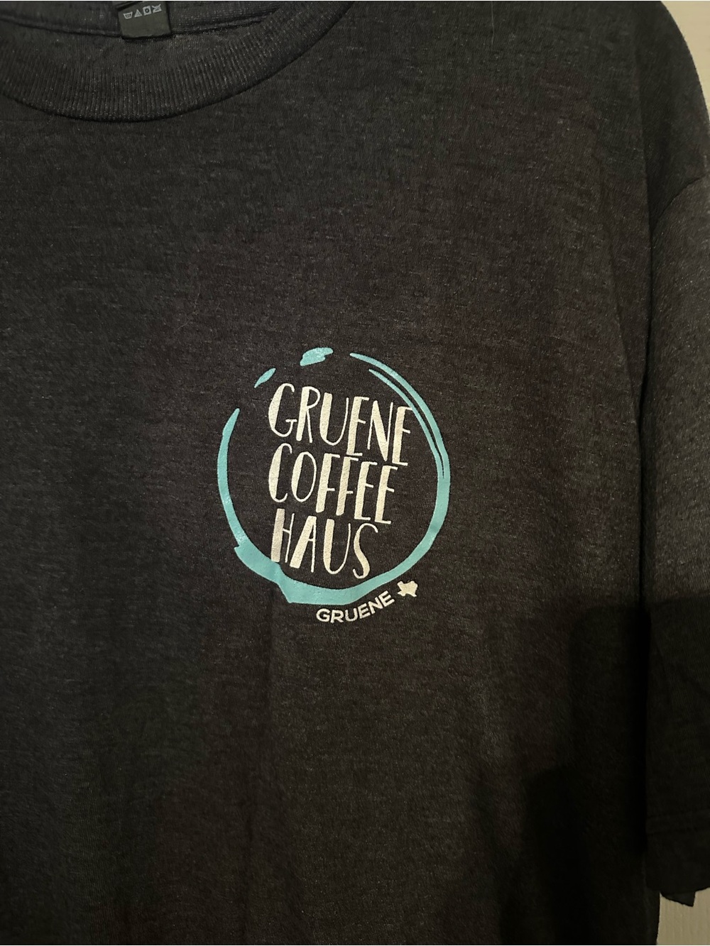 Greens Coffee Haus Tee - Picture 2 of 4